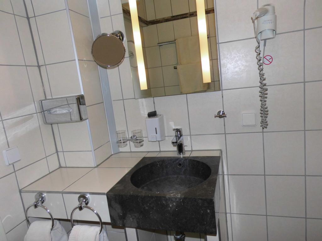 Hotel Aviv Berlijn Buitenkant foto
